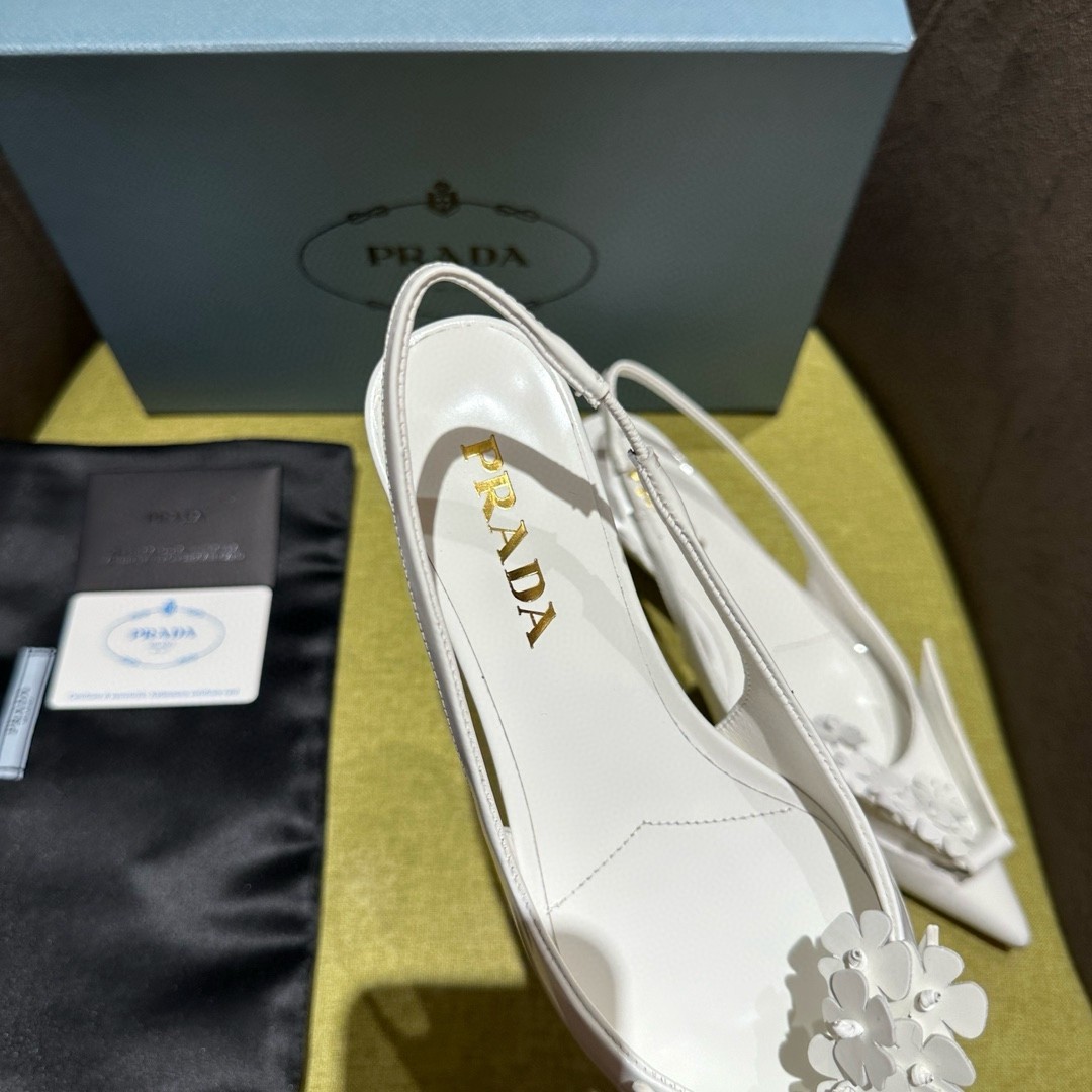 Pra*a pumps 45mm in white leather with floral appliques