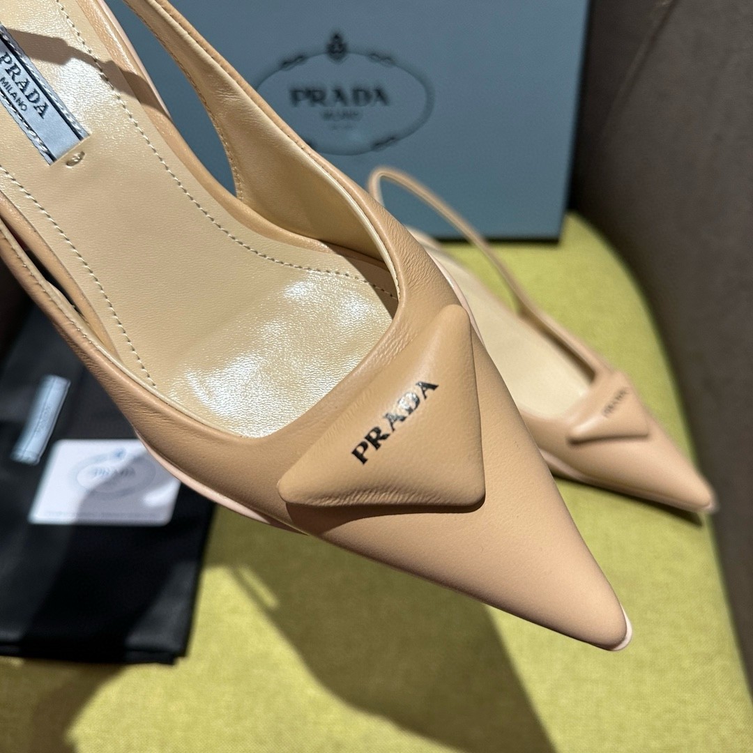 Pra*a slingback pumps in powder padded leather