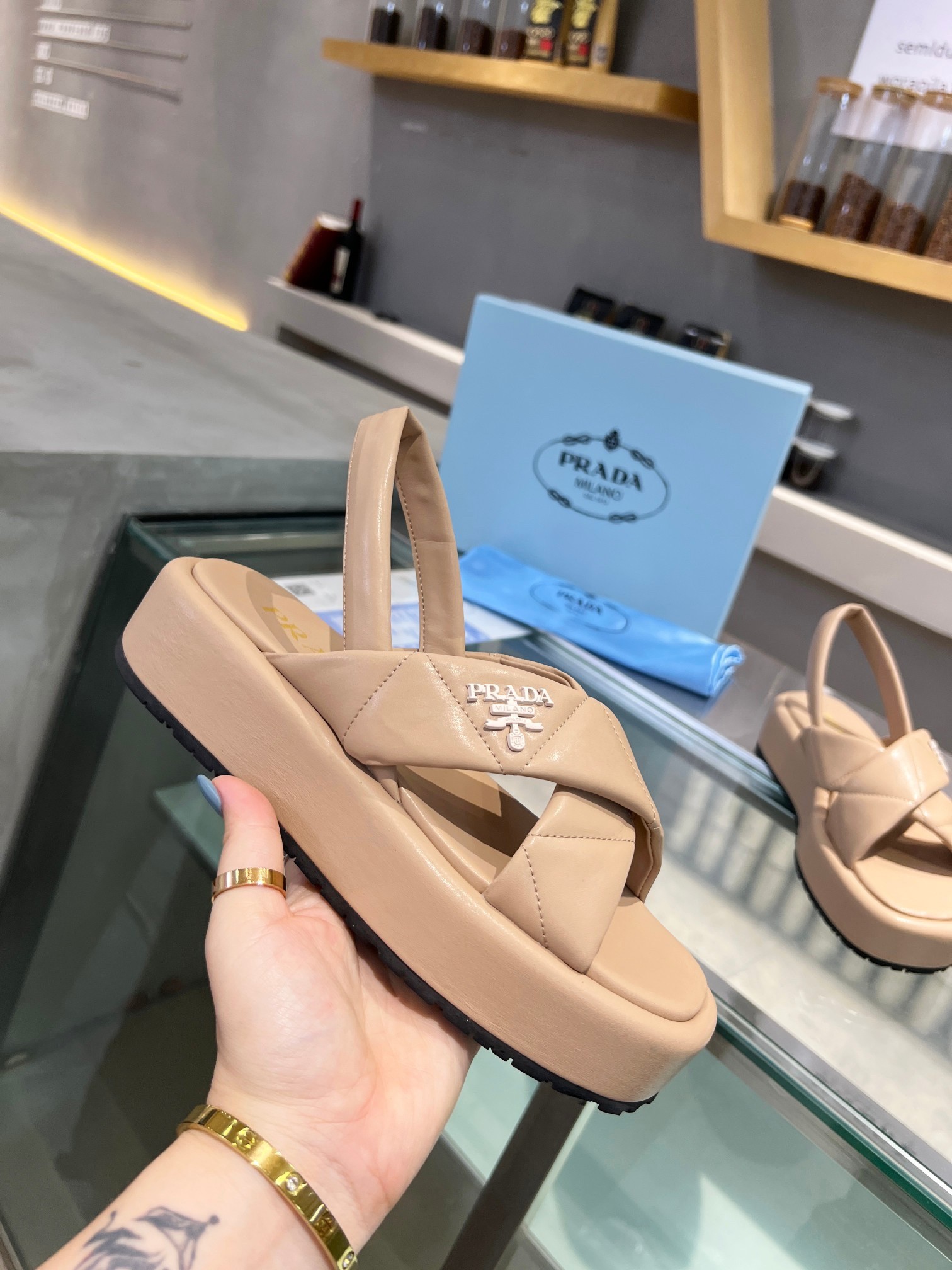 Pra*a flatform sandals in beige quilted nappa leather