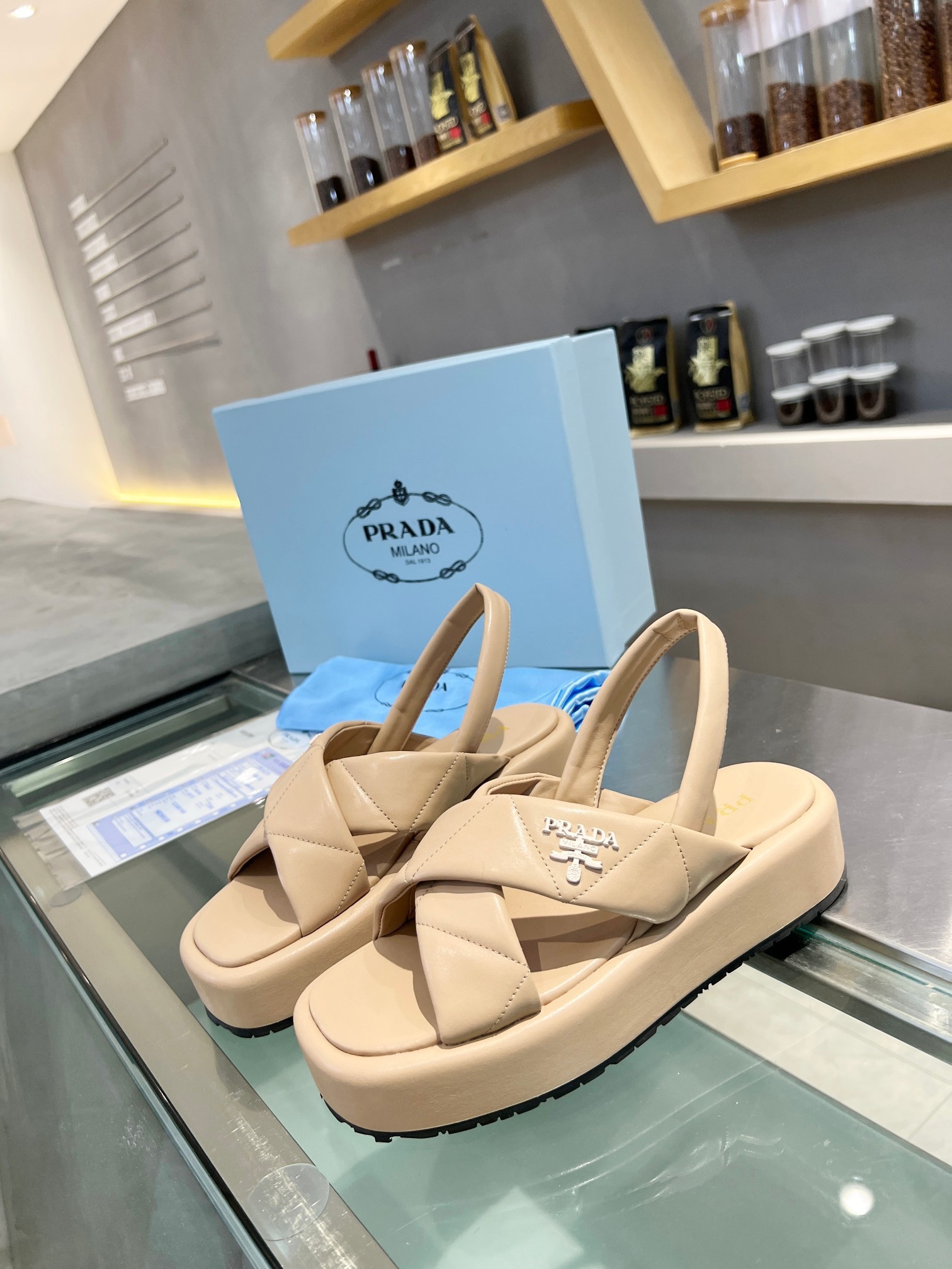 Pra*a flatform sandals in beige quilted nappa leather