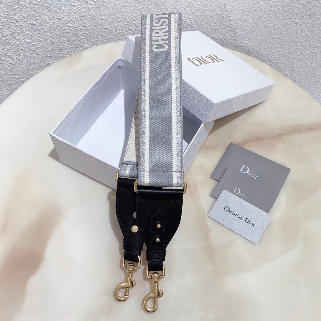 D*or grey ch**an D*or shoulder strap