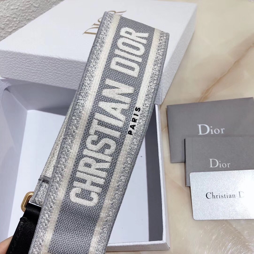 D*or grey ch**an D*or shoulder strap