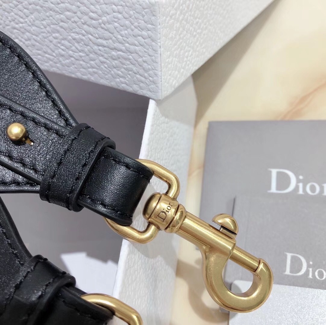 D*or grey ch**an D*or shoulder strap