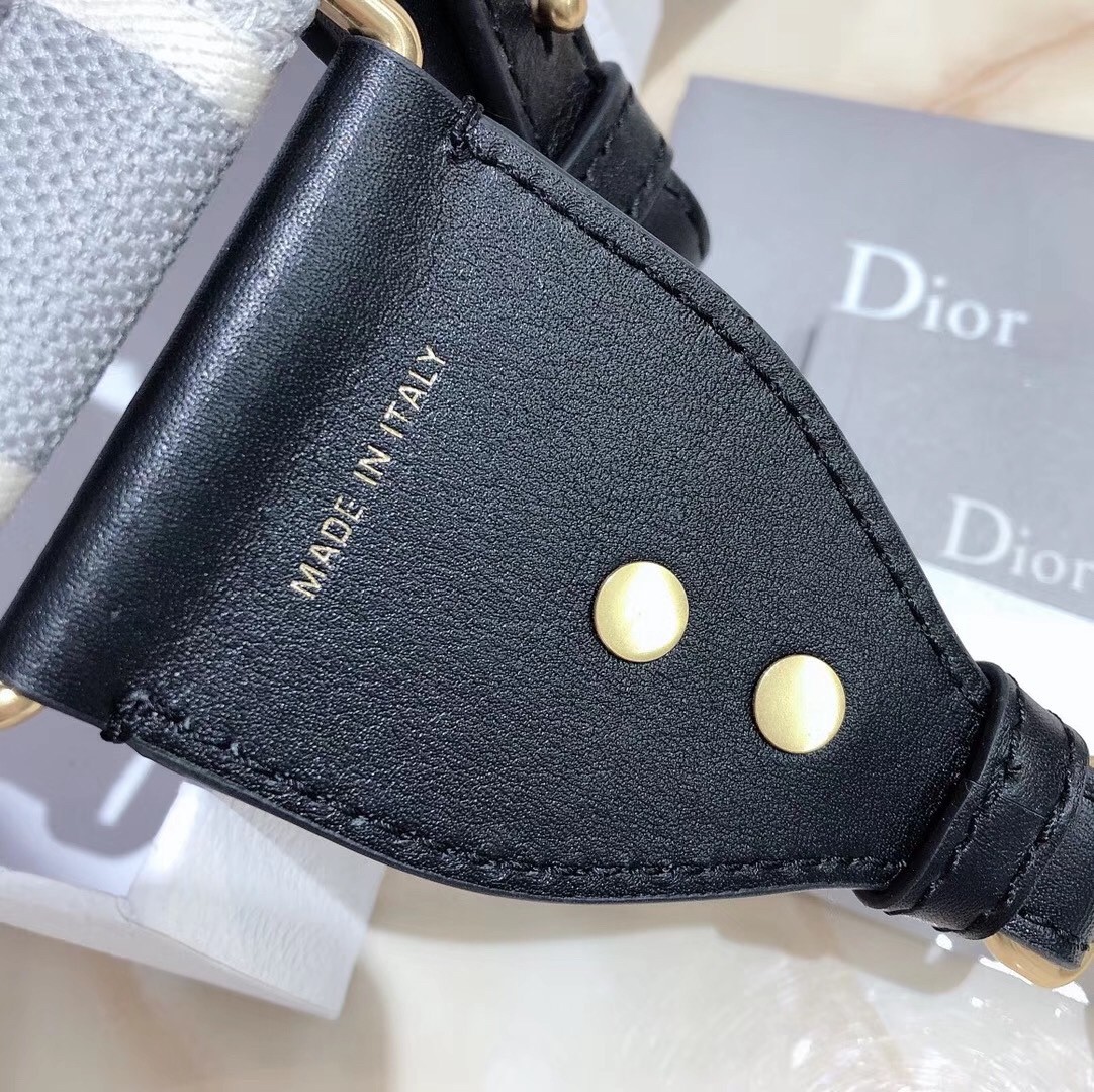 D*or grey ch**an D*or shoulder strap