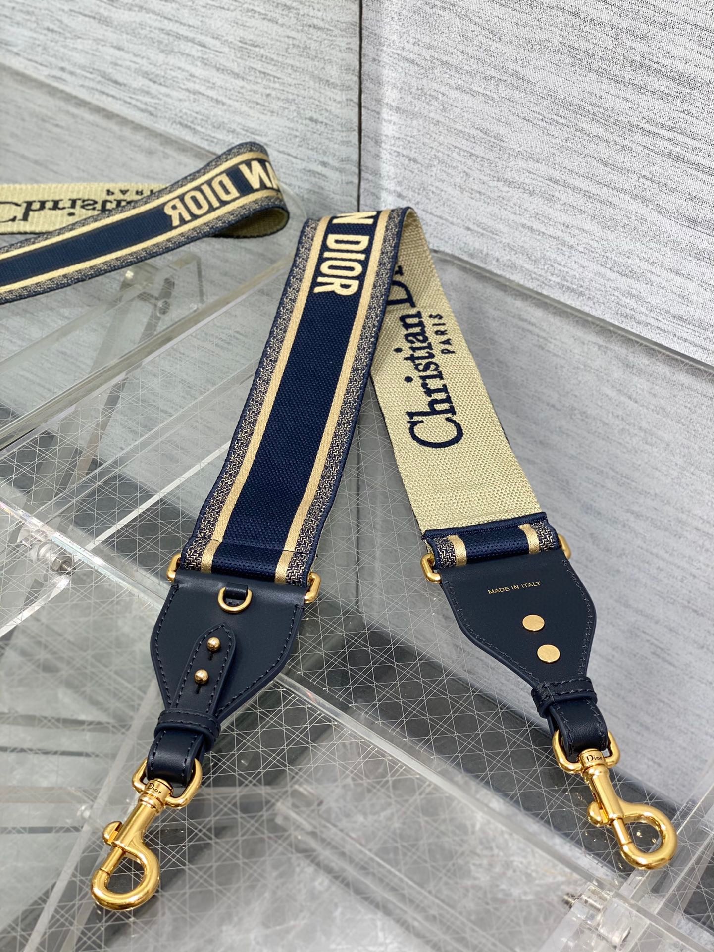 D*or shoulder strap with ring in blue embroidery canvas