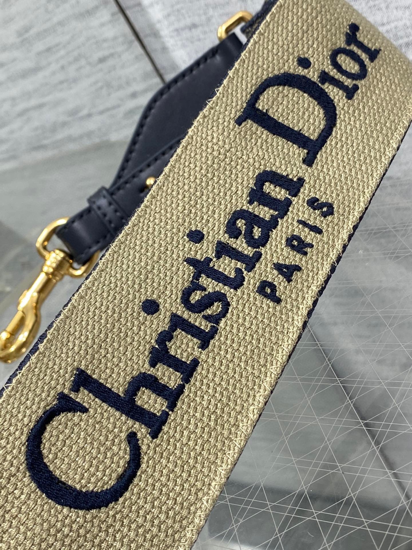 D*or shoulder strap with ring in blue embroidery canvas