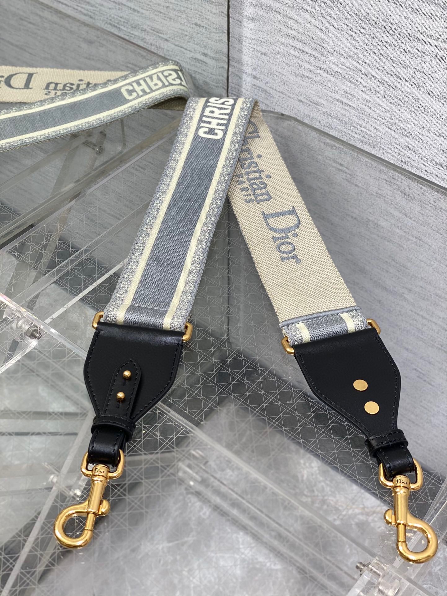 D*or shoulder strap with ring in grey embroidery canvas