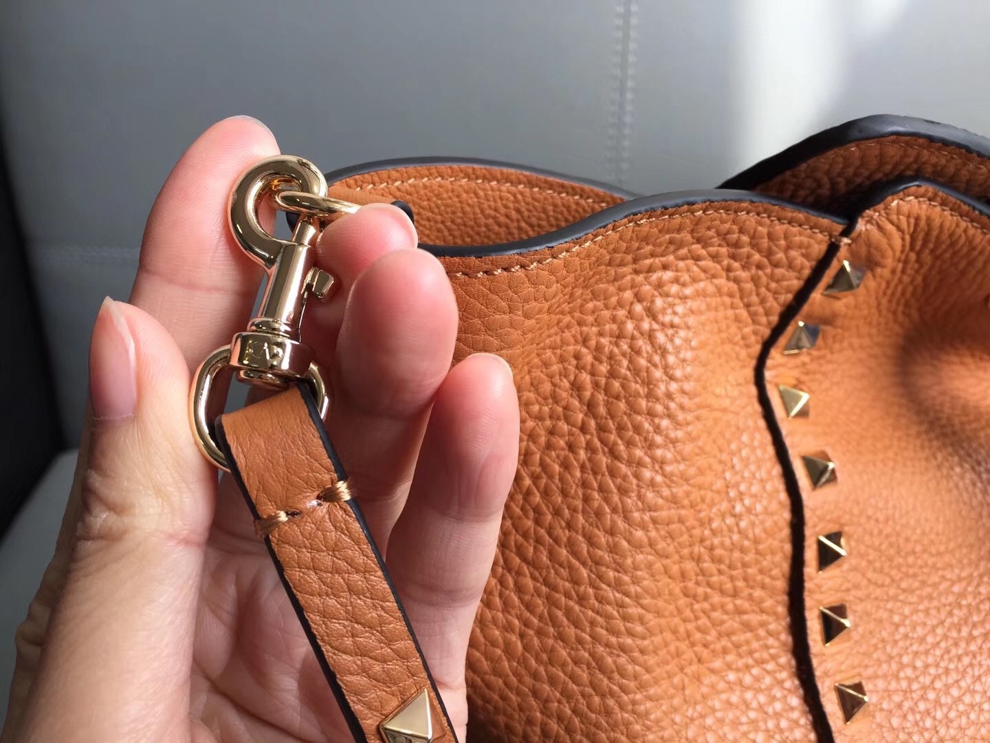 Valentino Medium Rockstud Tote Bag In Brown Grainy Calfskin
