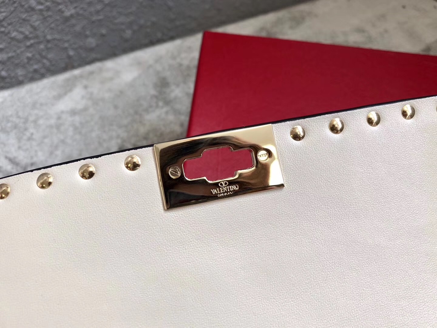 Valentino Rockstud Spike Medium Bag In White Nappa Leather