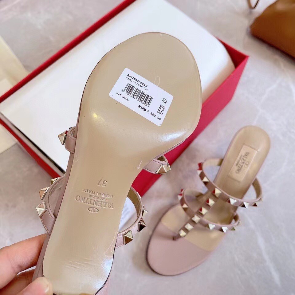 Valentino Rockstud Flip Flop Sandals 50mm In Poudre Calfskin