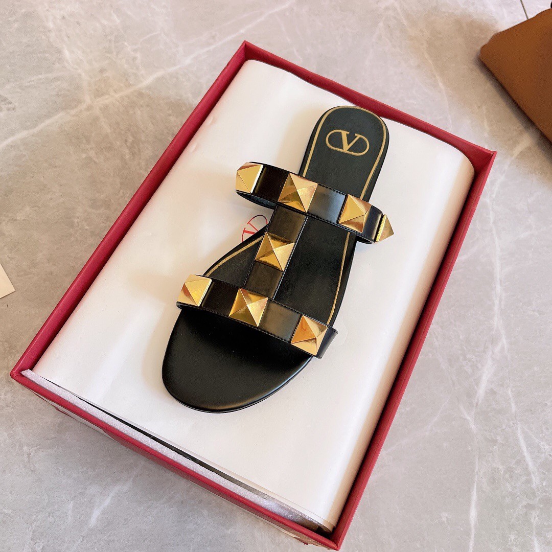 Valentino Roman Stud Flat Slides In Black Calfskin