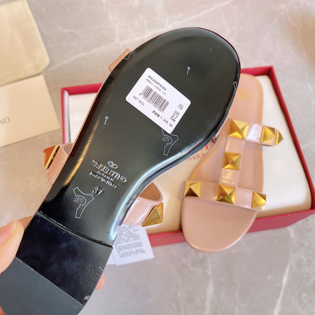 Valentino Roman Stud Flat Slides In Rose Cannelle Calfskin