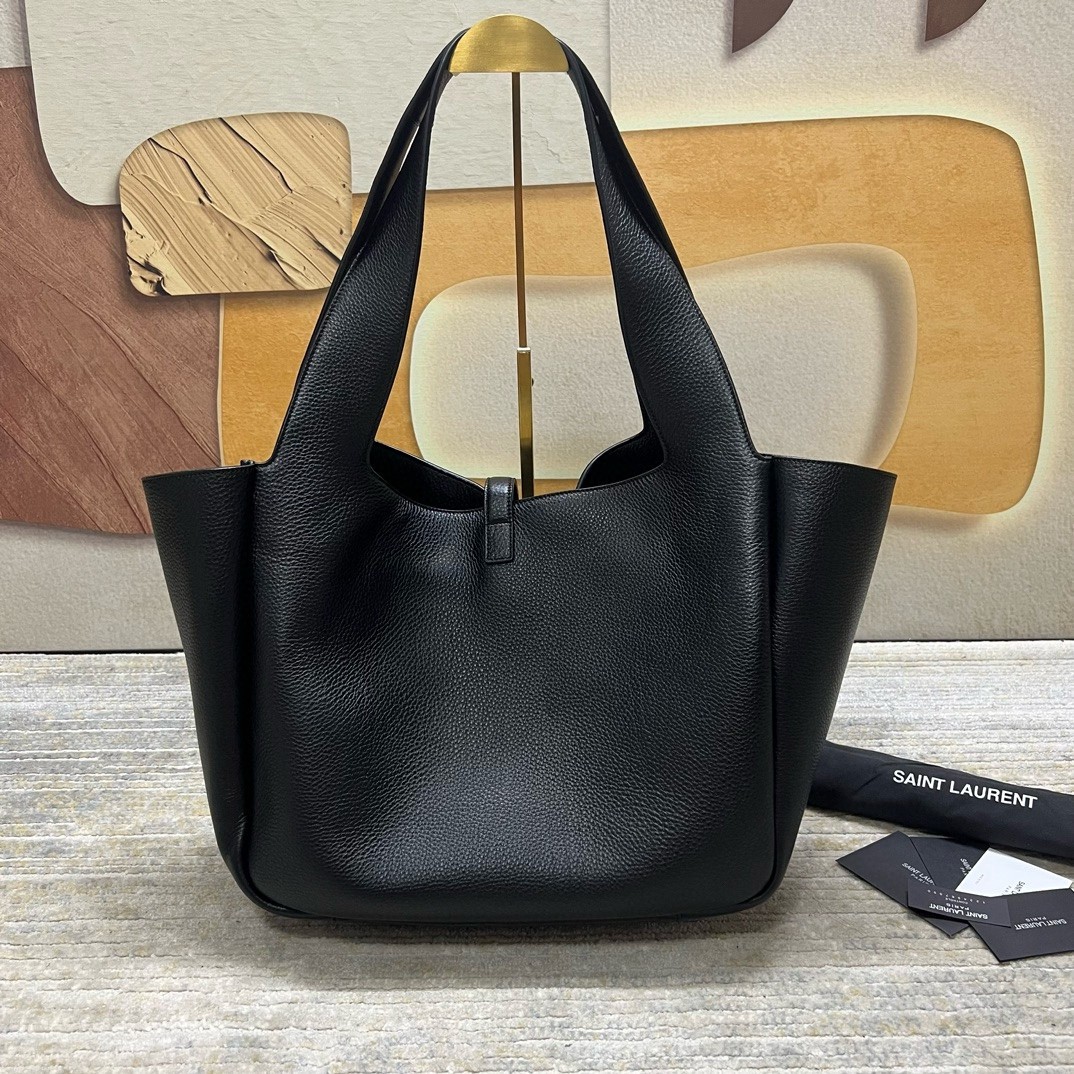 Sa**t Lau*nt bea tote bag in black grained leather