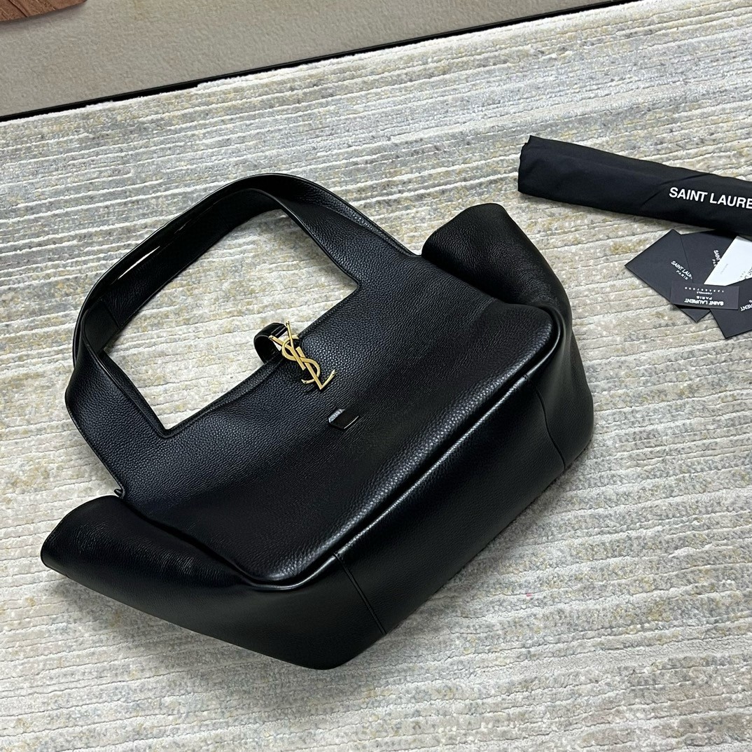 Sa**t Lau*nt bea tote bag in black grained leather