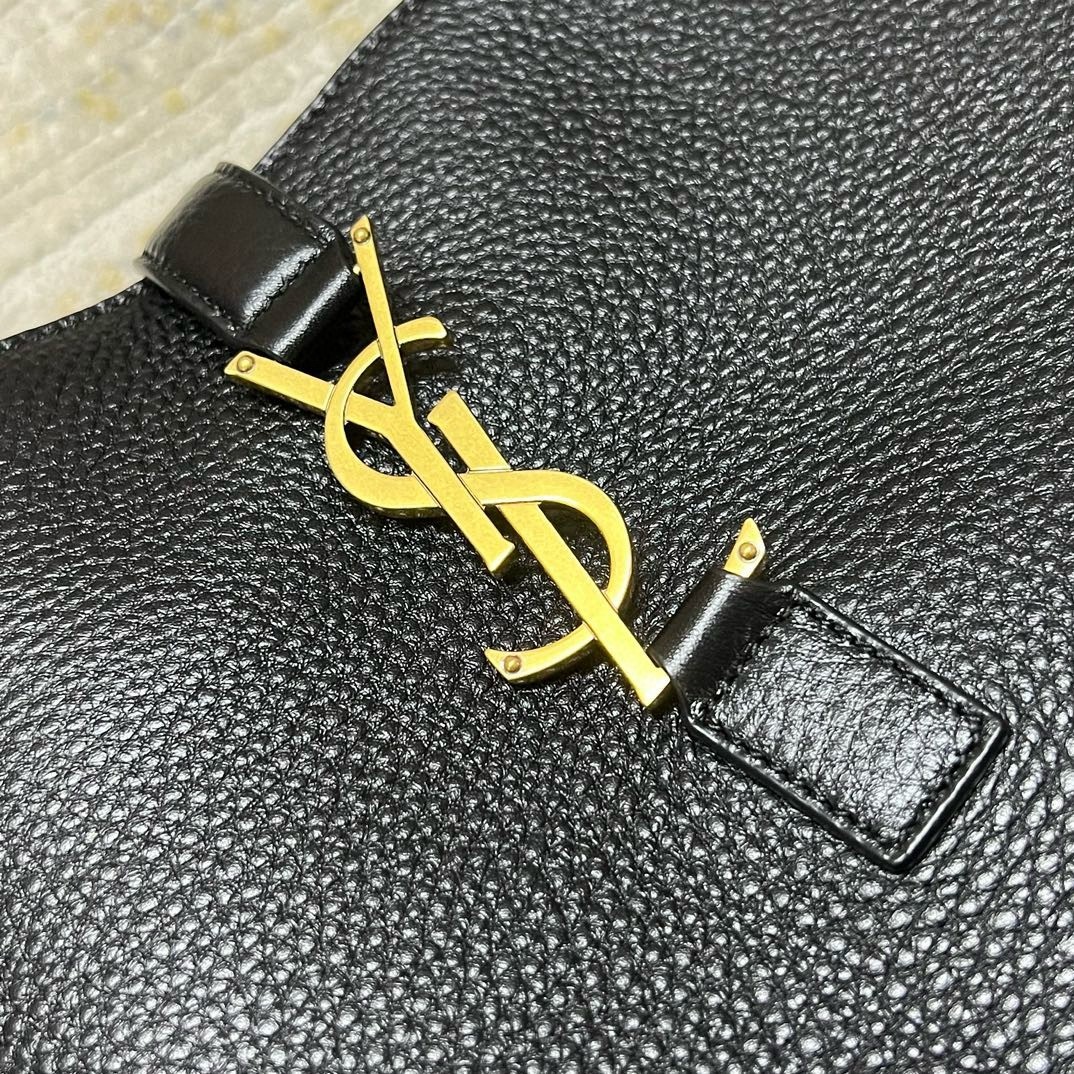 Sa**t Lau*nt bea tote bag in black grained leather