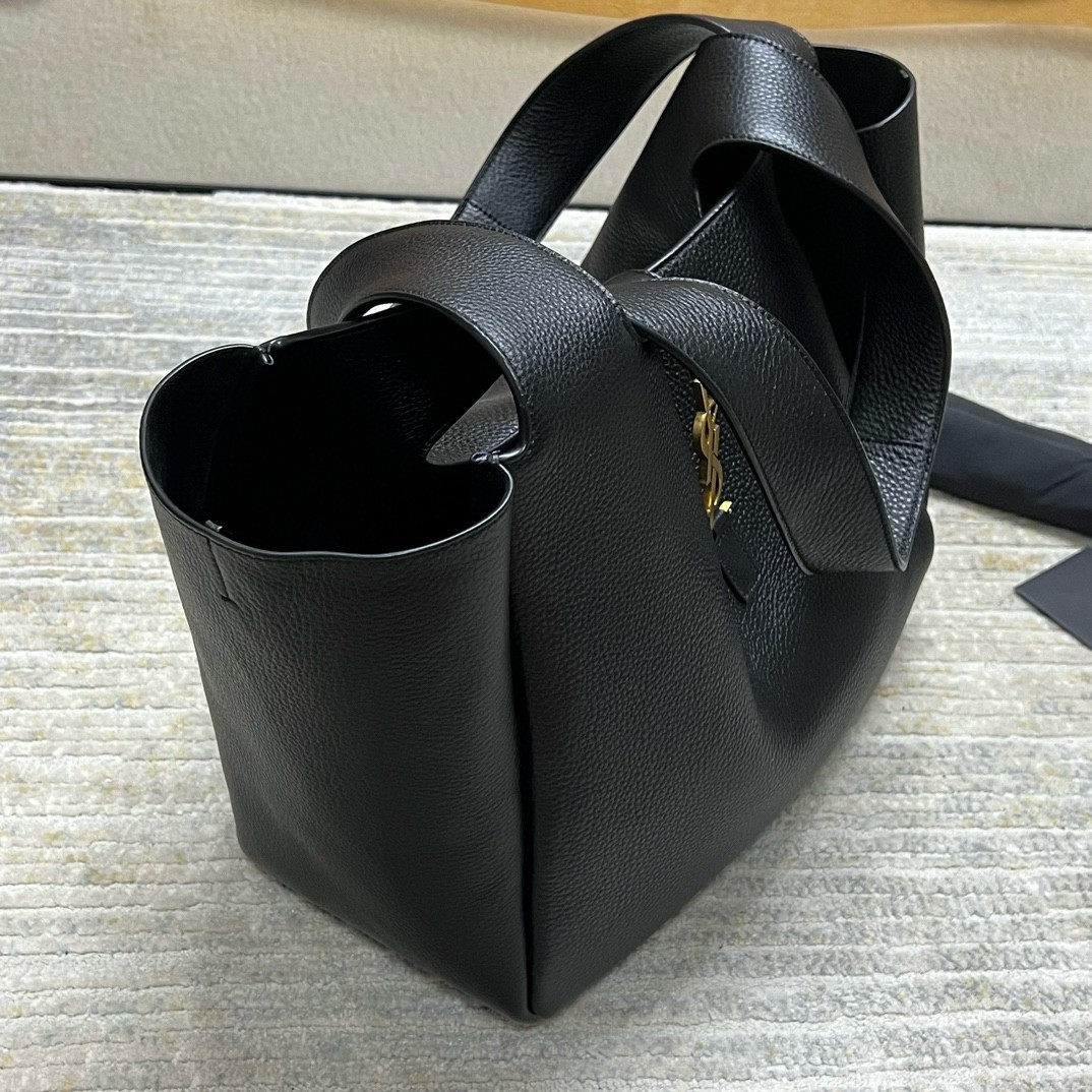 Sa**t Lau*nt bea tote bag in black grained leather