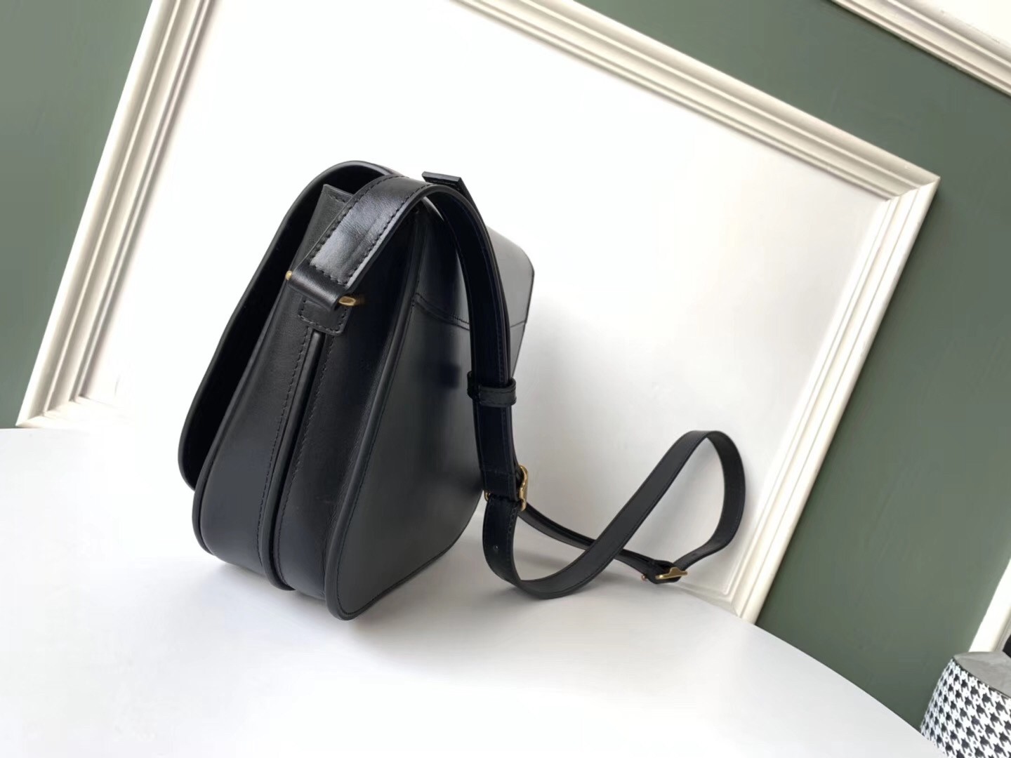 Sa**t Lau*nt betty satchel in black smooth leather