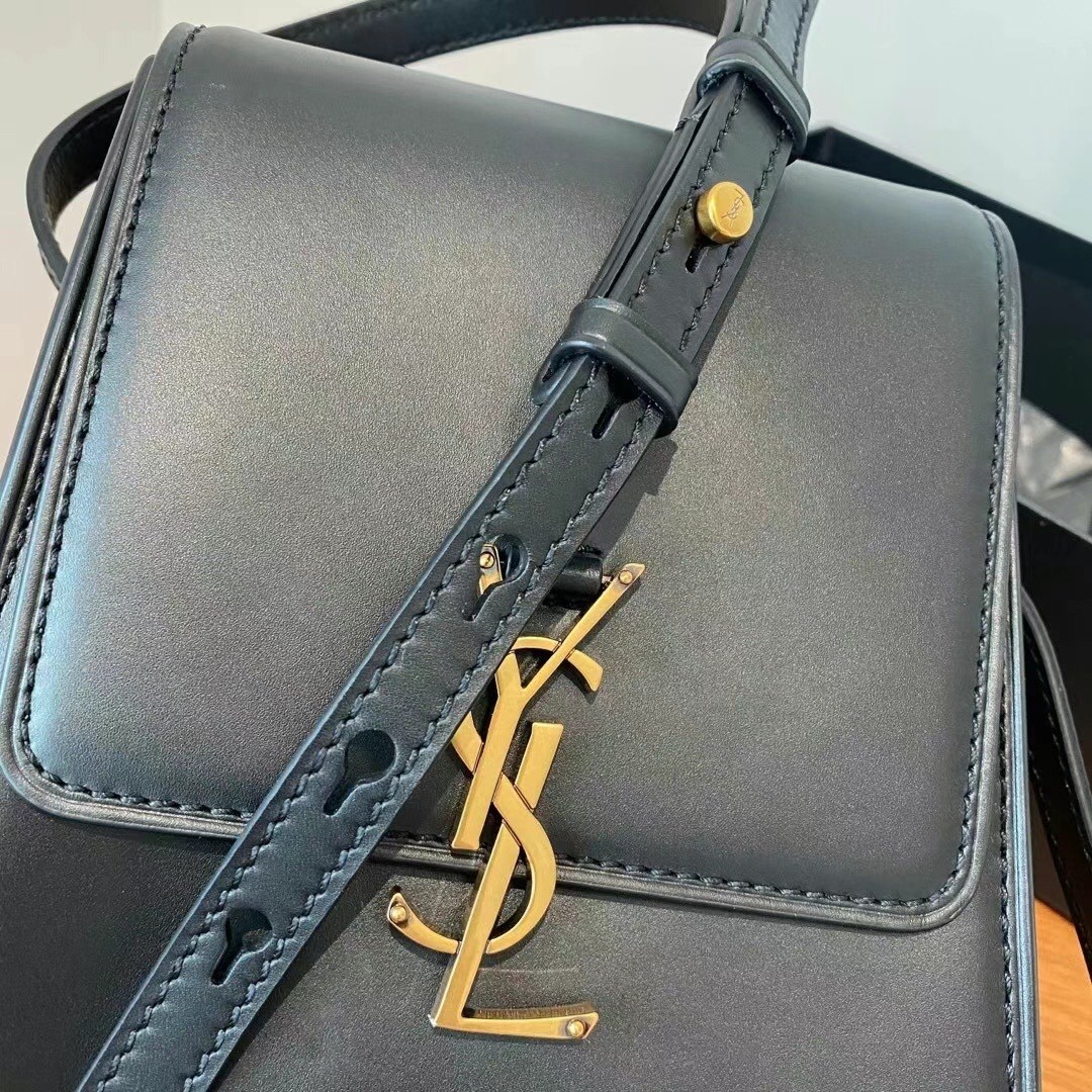 Sa**t Lau*nt kaia n0*h south bag in black leather
