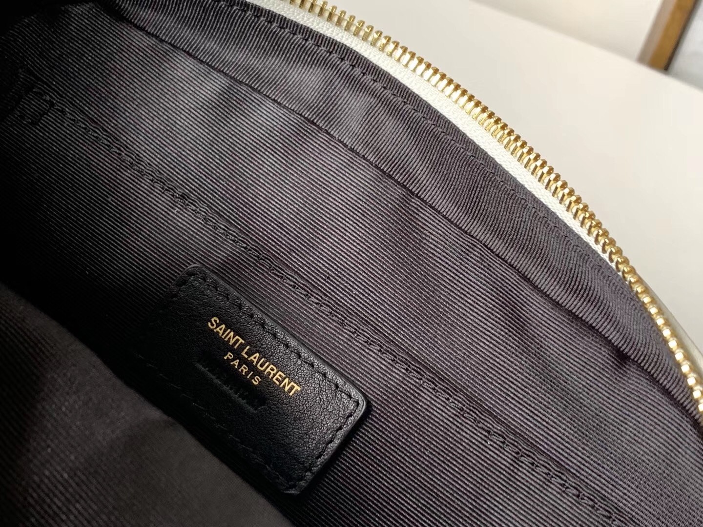 Sa**t Lau*nt lou camera bag in white leather