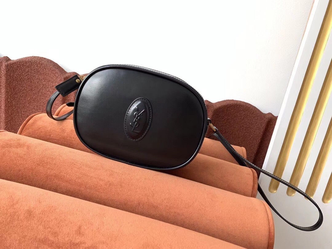 Sa**t Lau*nt le 61 camera bag in black leather