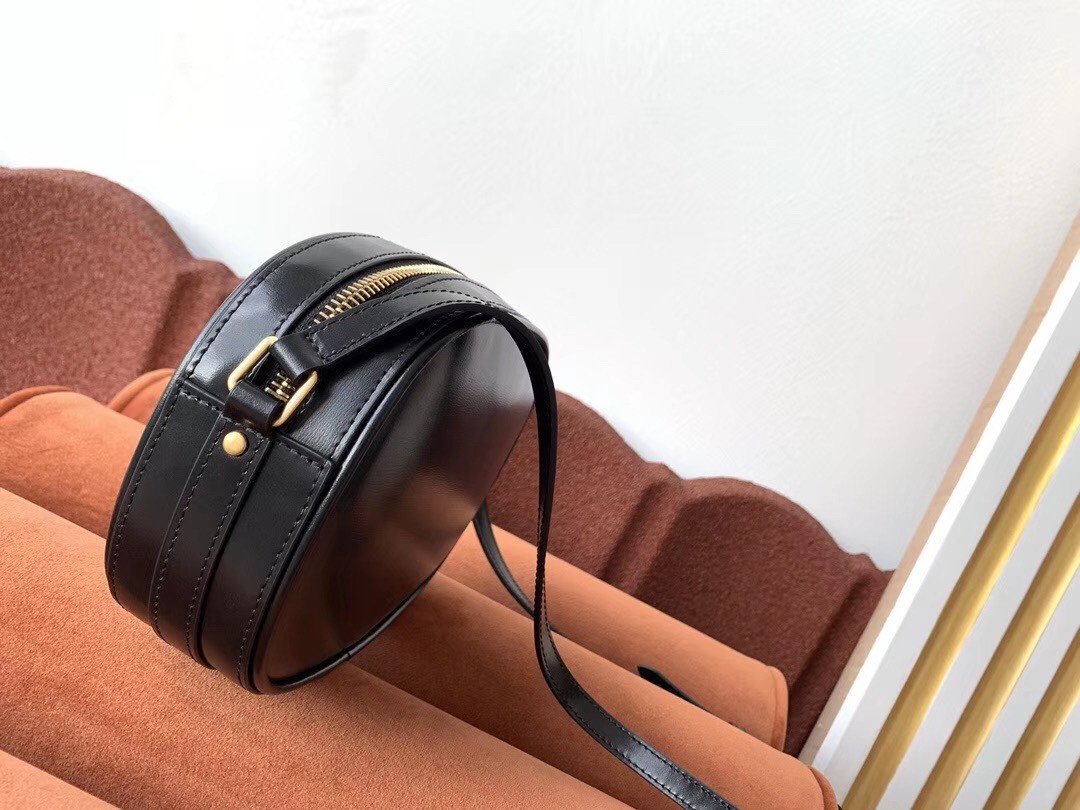 Sa**t Lau*nt le 61 camera bag in black leather