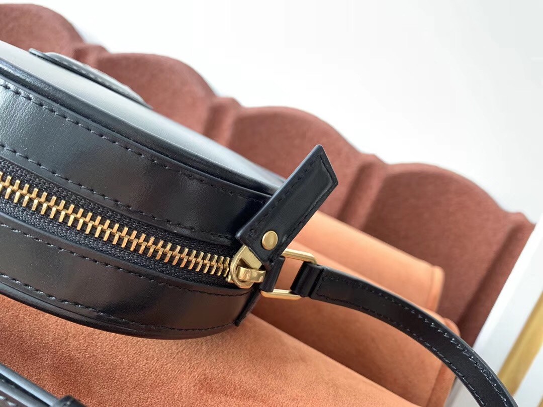 Sa**t Lau*nt le 61 camera bag in black leather