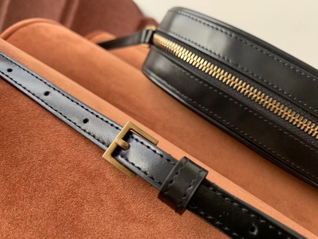 Sa**t Lau*nt le 61 camera bag in black leather