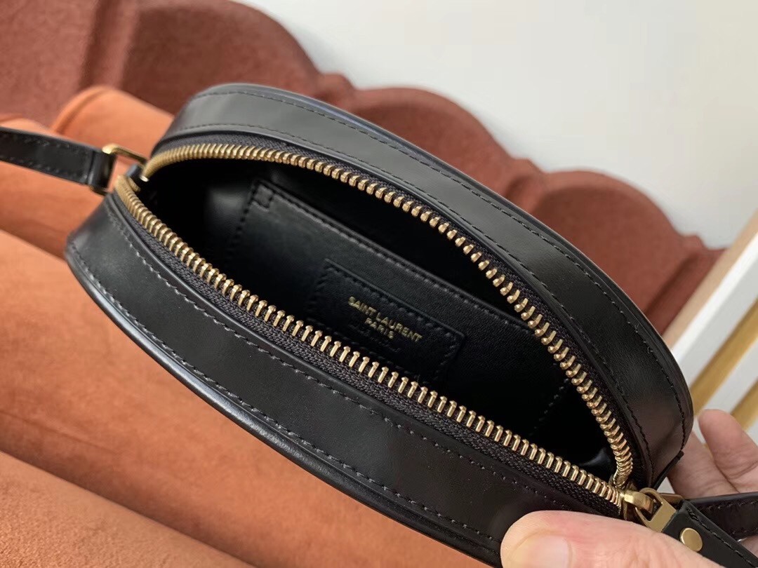 Sa**t Lau*nt le 61 camera bag in black leather