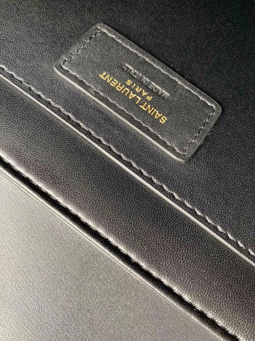 Sa**t Lau*nt le 61 medium saddle bag in black leather