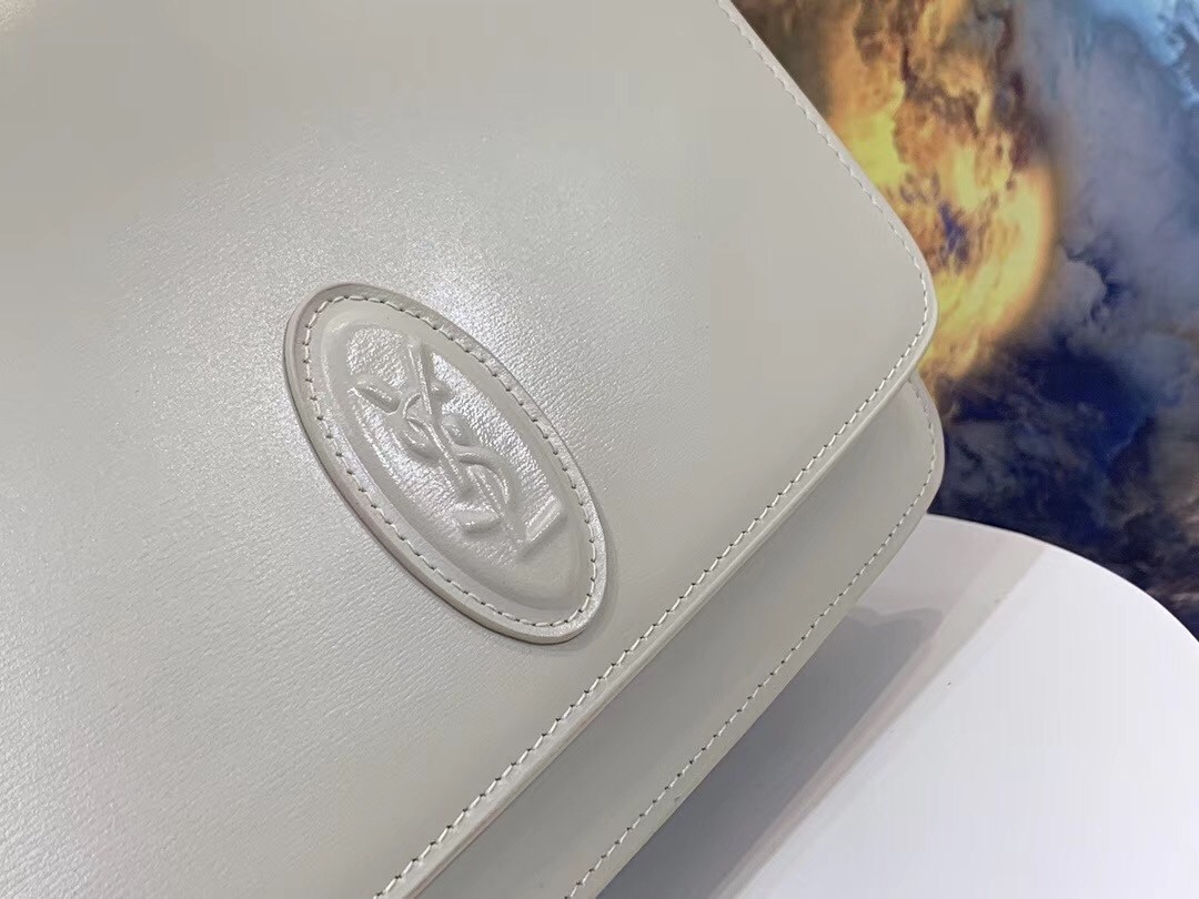 Sa**t Lau*nt le 61 medium saddle bag in white leather