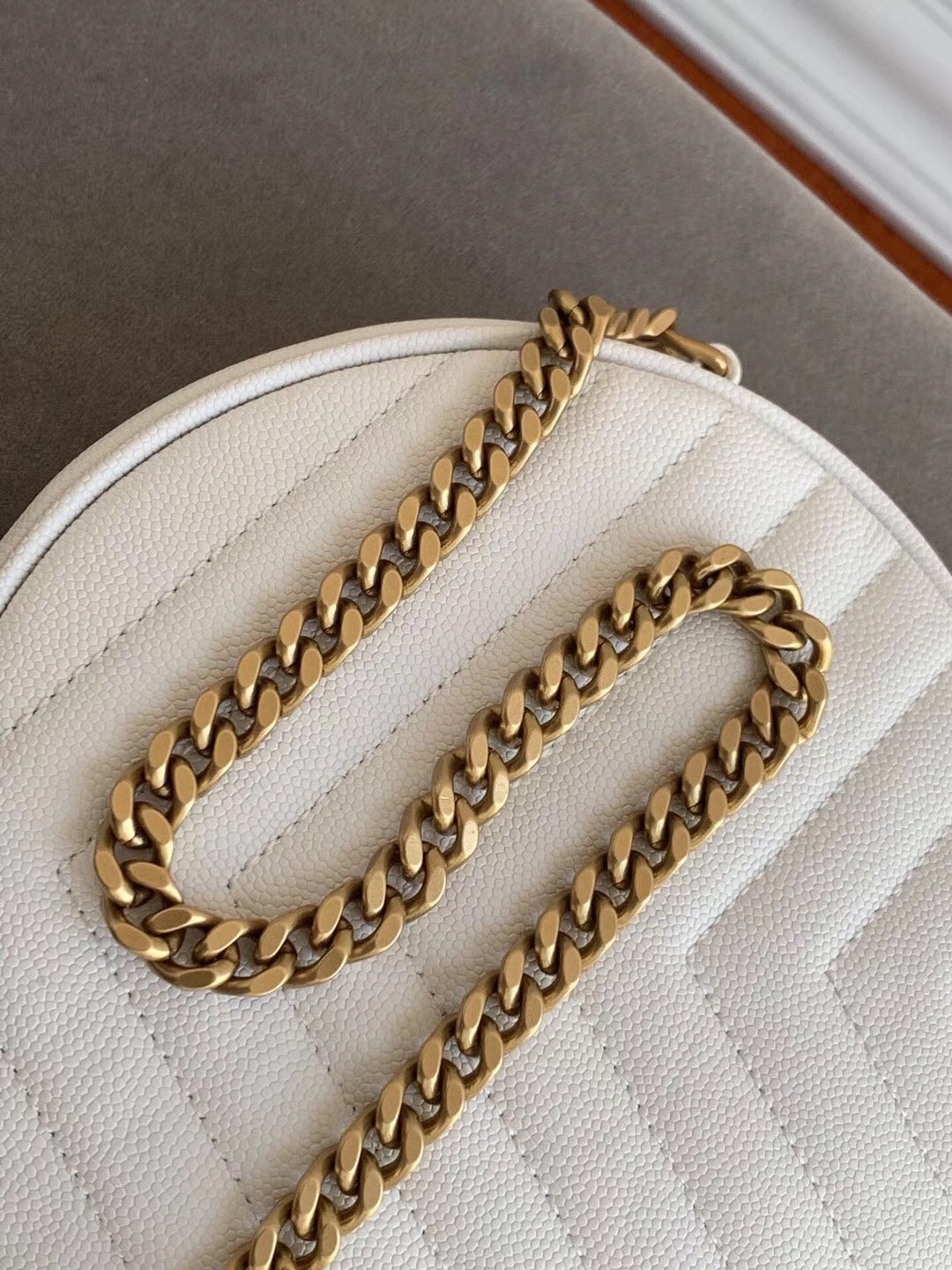 Sa**t Lau*nt vinyle round camera bag in white grained leather