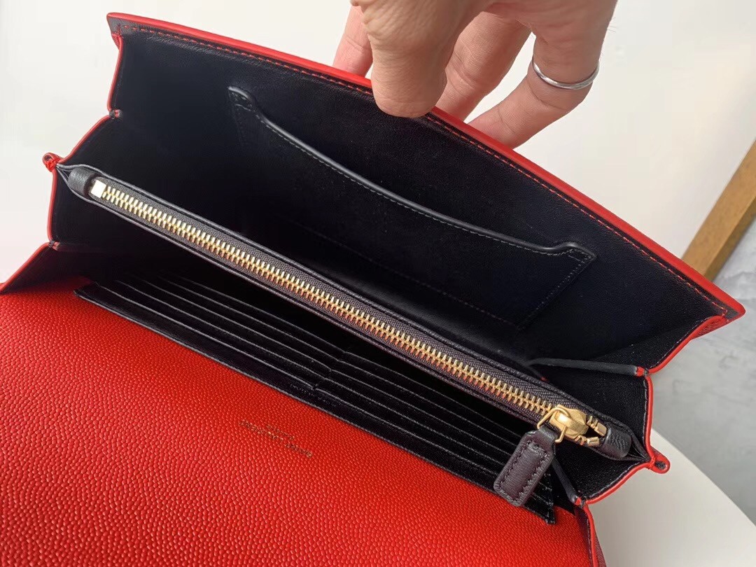 Sa**t Lau*nt woc cassandra chain wallet in red leather