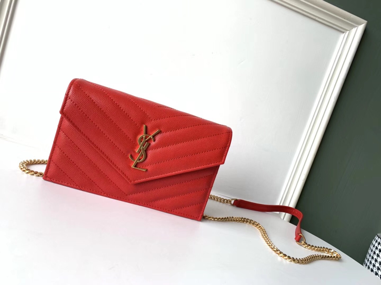 Sa**t Lau*nt woc envelope chain wallet in red leather