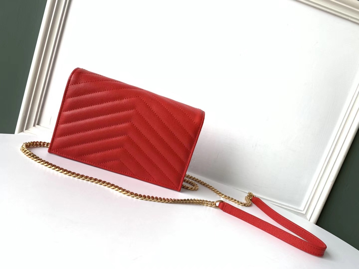 Sa**t Lau*nt woc envelope chain wallet in red leather