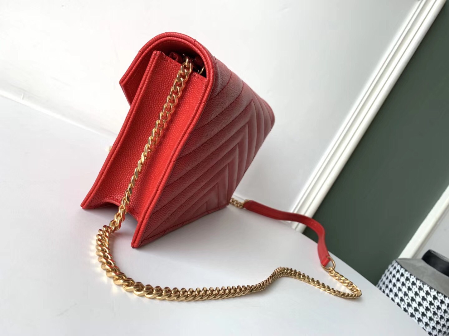 Sa**t Lau*nt woc envelope chain wallet in red leather