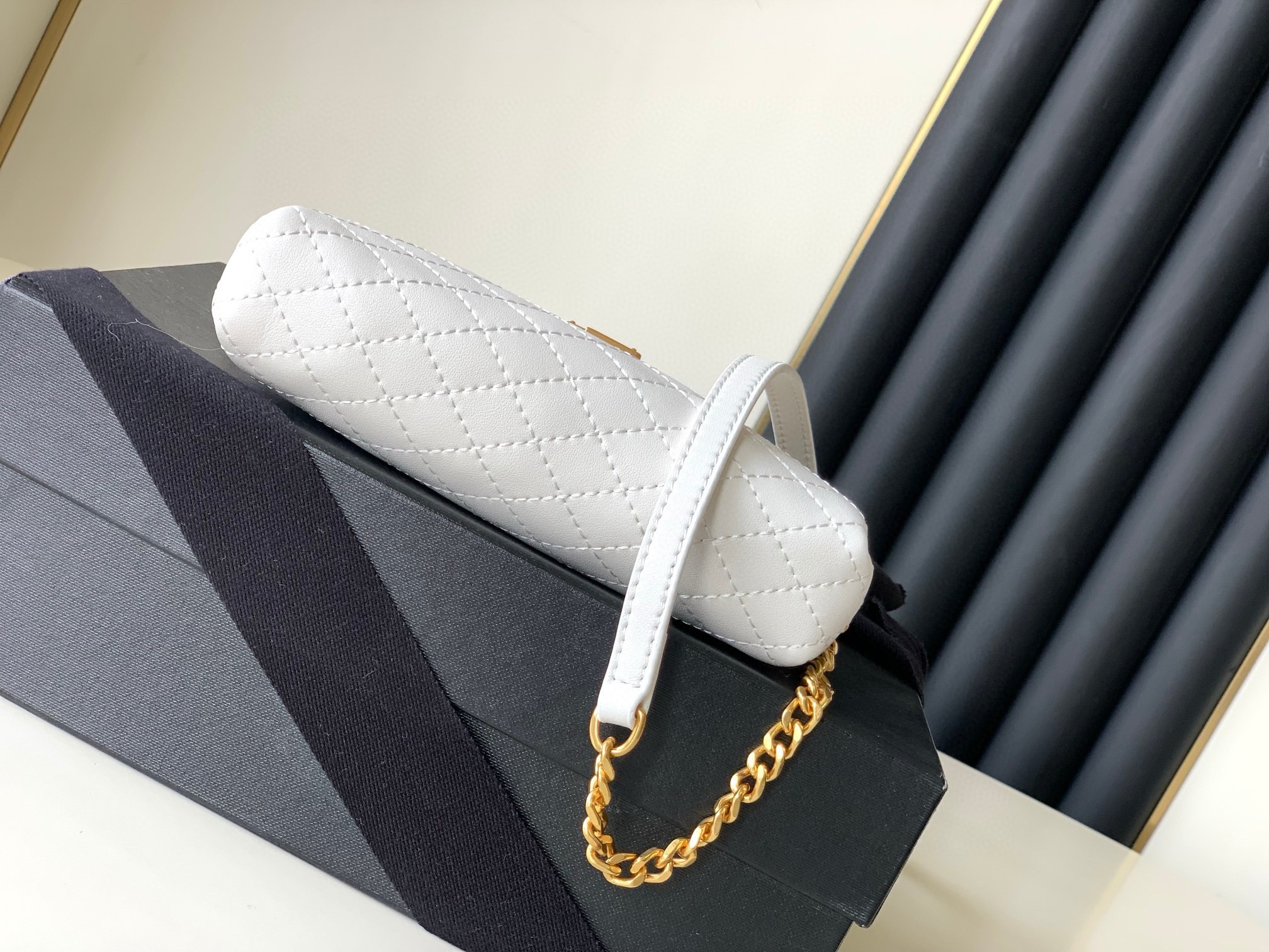 Sa**t Lau*nt gaby zipped pouch in white quilted lambskin