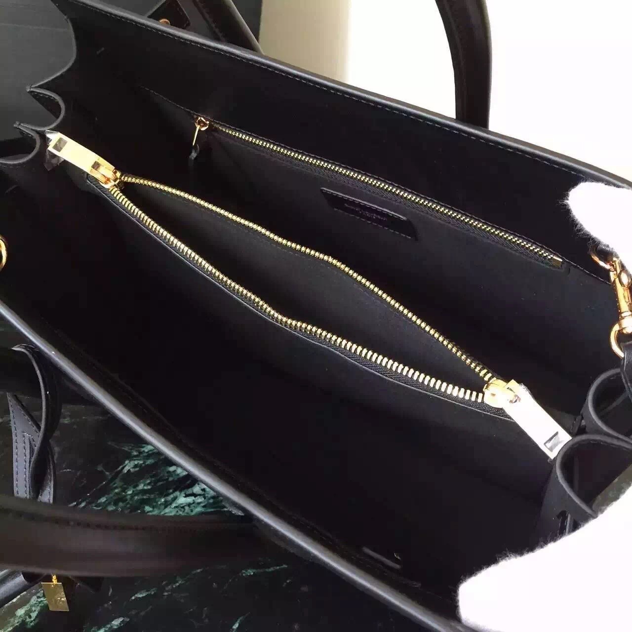 Sa**t Lau*nt small sac de jour bag in black leather