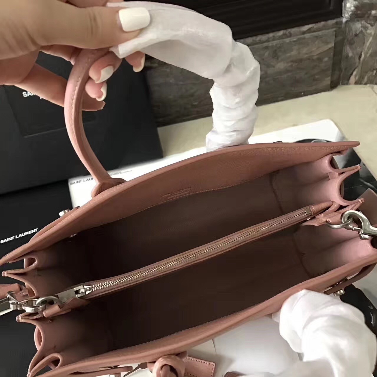 Sa**t Lau*nt baby sac de jour souple bag in nude grained leather