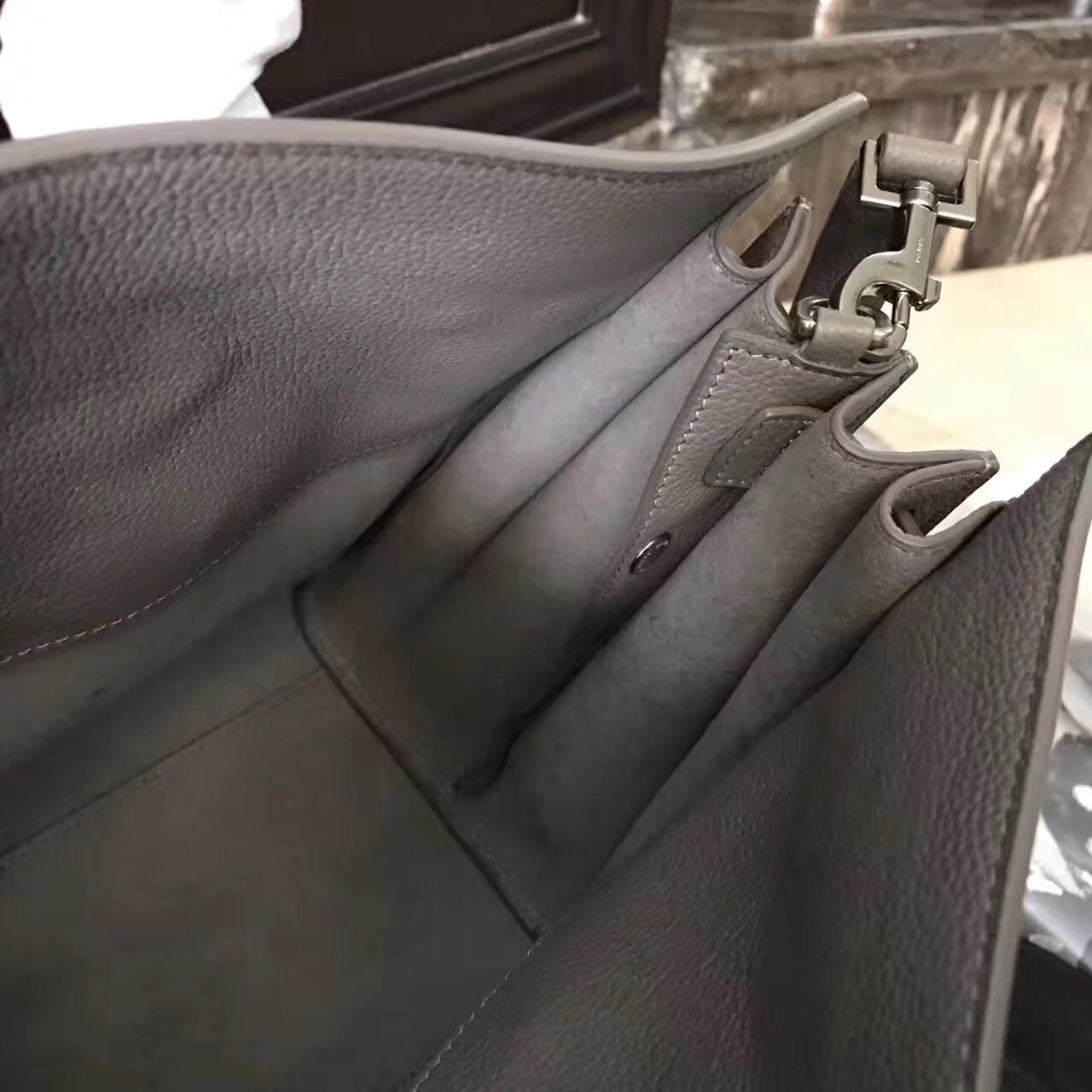Sa**t Lau*nt small sac de jour souple bag in fog grained leather