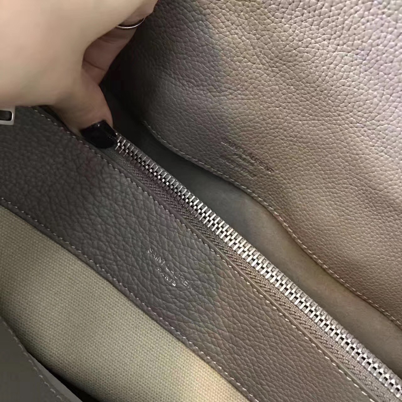 Sa**t Lau*nt small sac de jour souple bag in fog grained leather