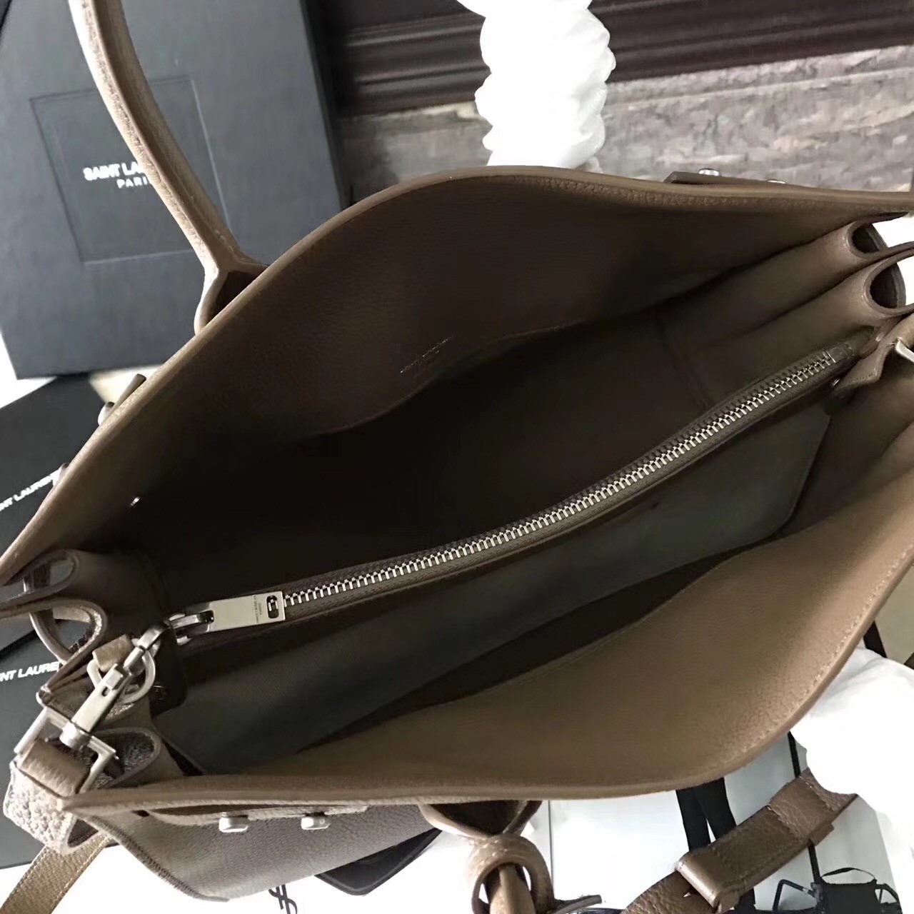 Sa**t Lau*nt small sac de jour souple bag in taupe grained leather
