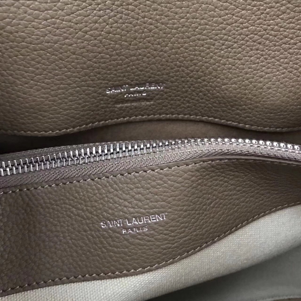 Sa**t Lau*nt small sac de jour souple bag in taupe grained leather