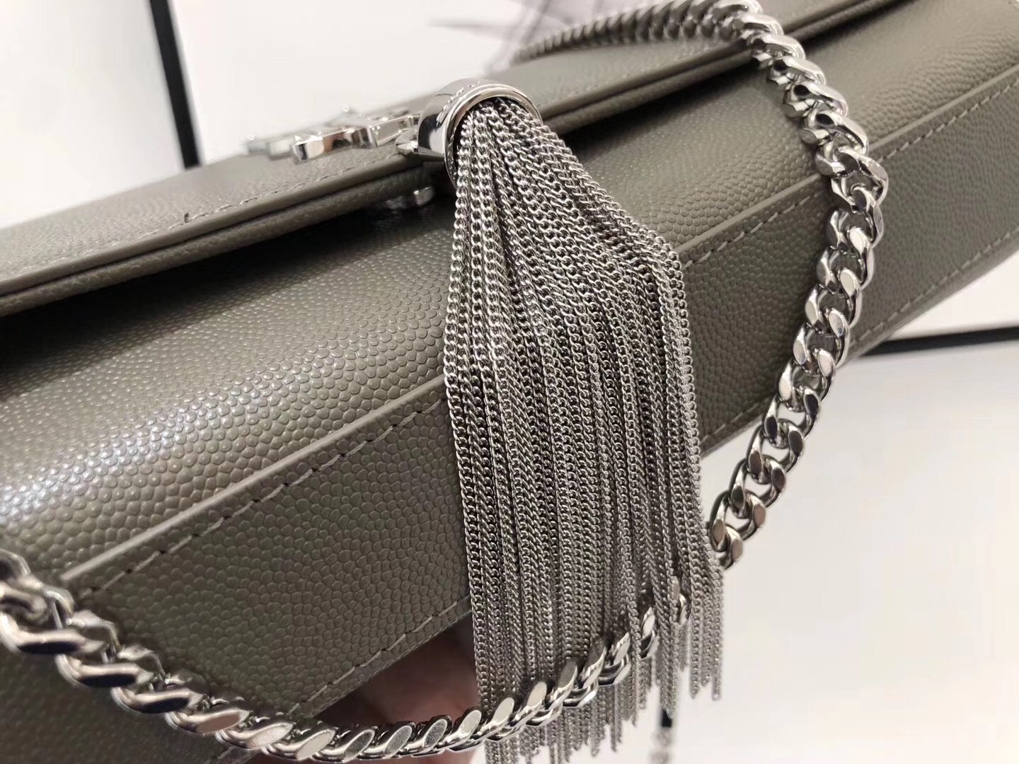 Sa**t Lau*nt medium kate bag with tassel in grey grained leather