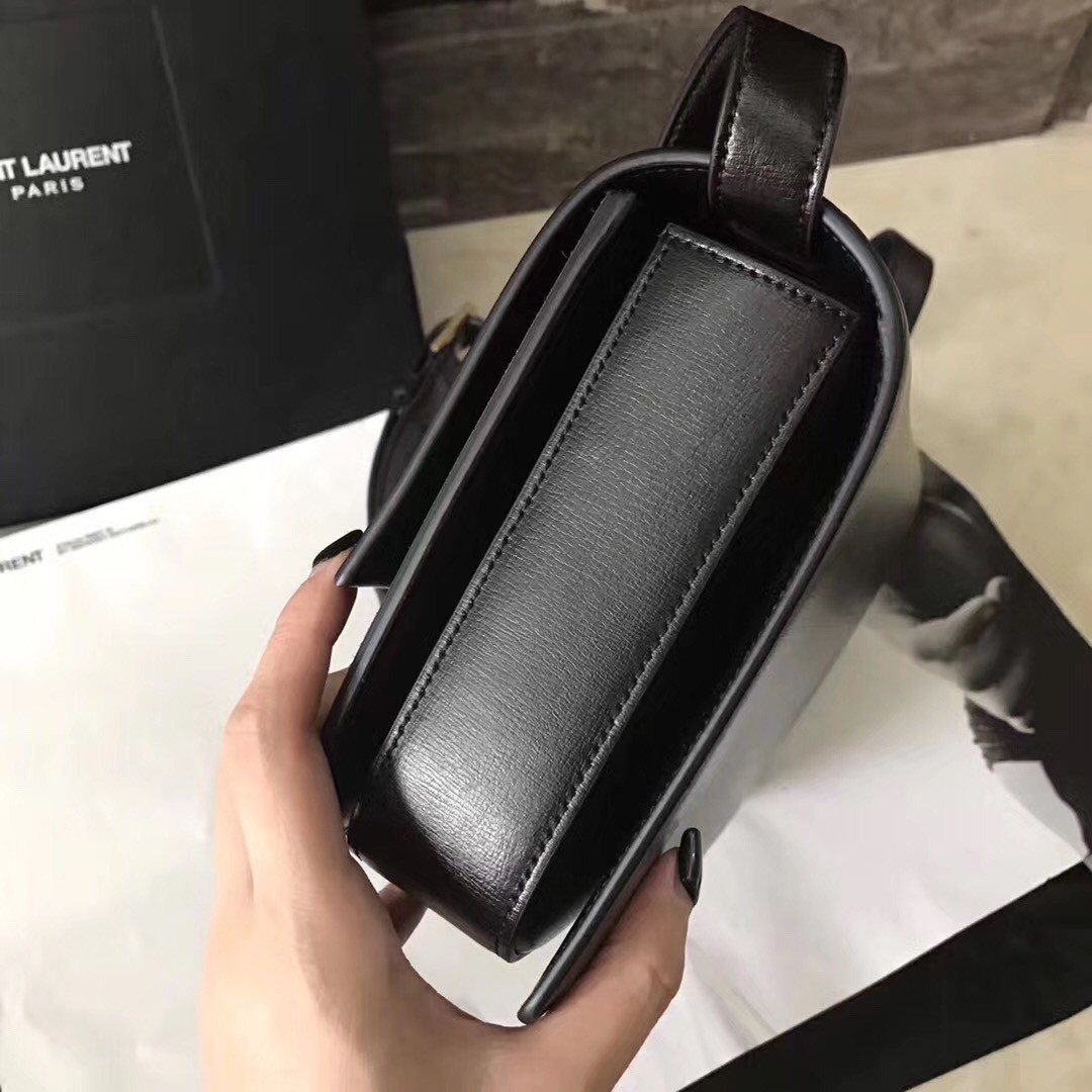Sa**t Lau*nt medium bellechasse bag in black leather
