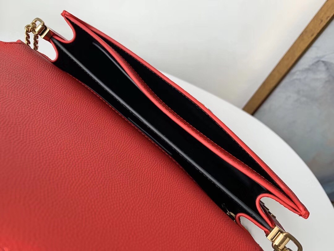 Sa**t Lau*nt cassandra clasp bag in red grained leather