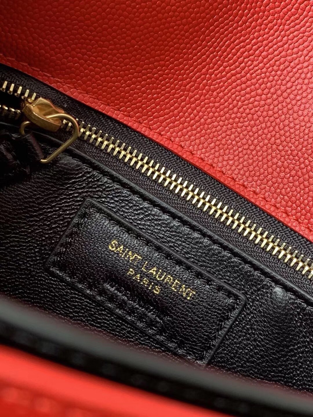 Sa**t Lau*nt cassandra clasp bag in red grained leather