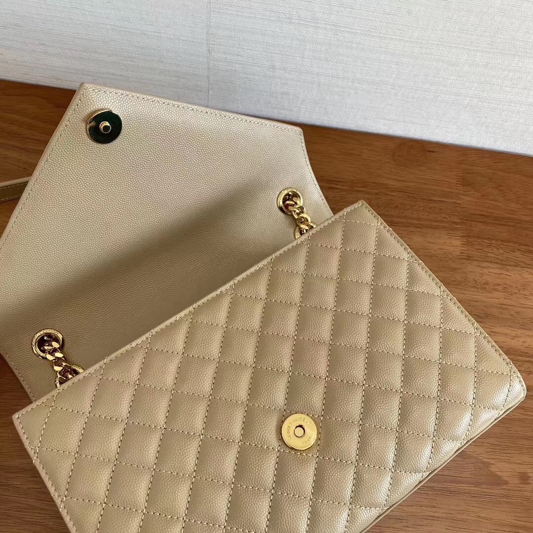 Sa**t Lau*nt medium envelope bag in beige grained leather