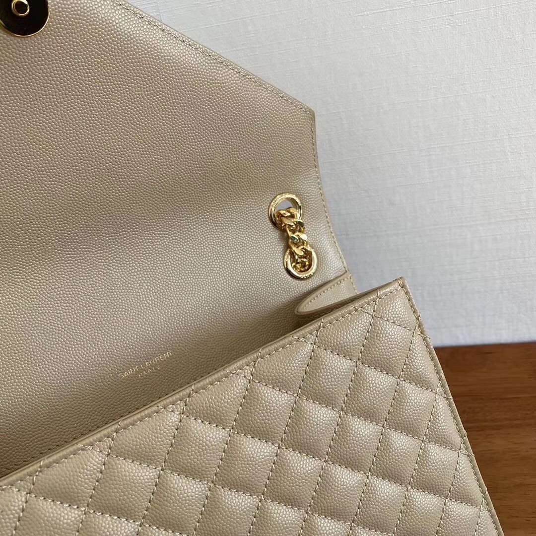 Sa**t Lau*nt medium envelope bag in beige grained leather