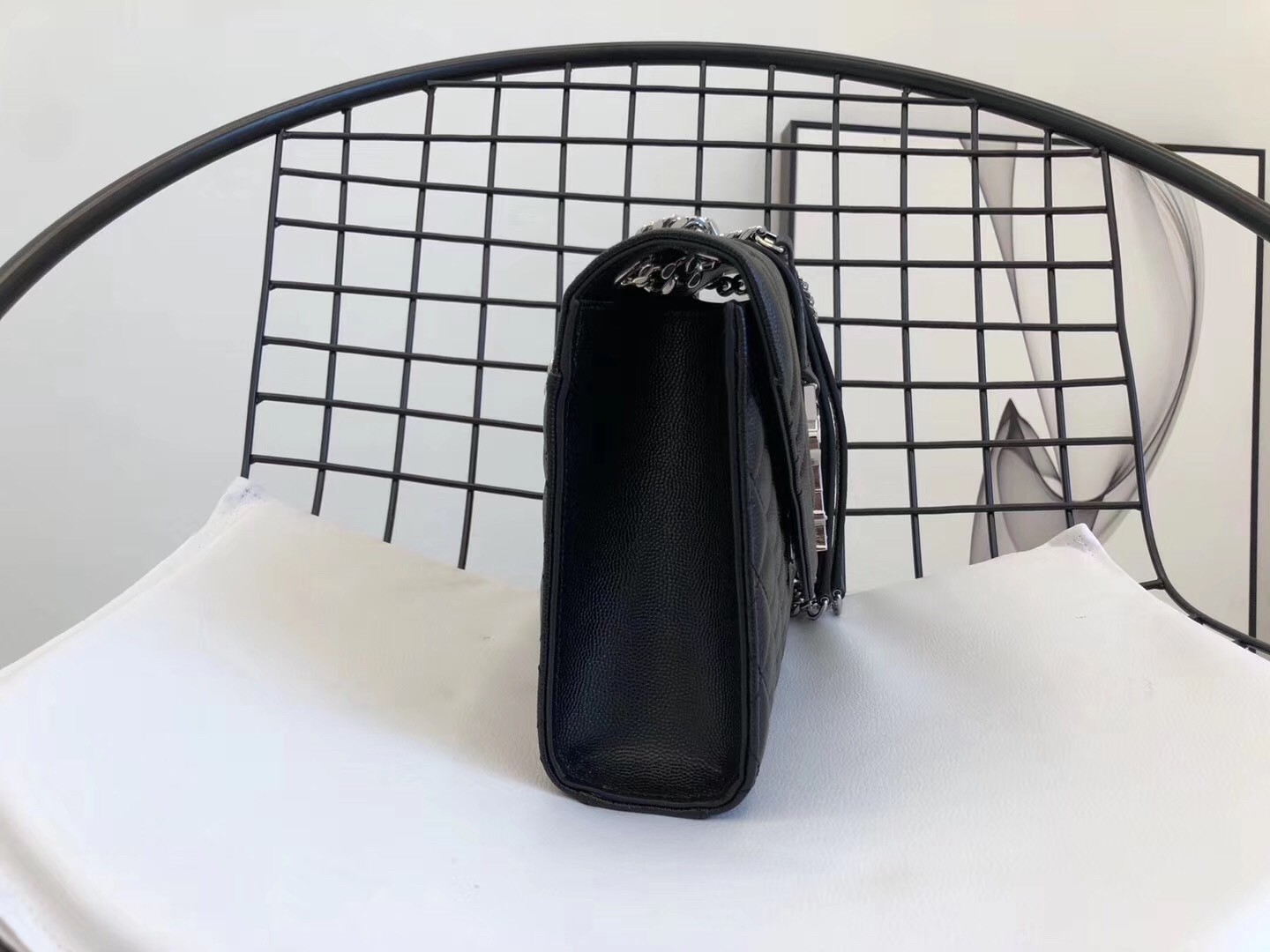 Sa**t Lau*nt medium envelope bag in noir grained leather