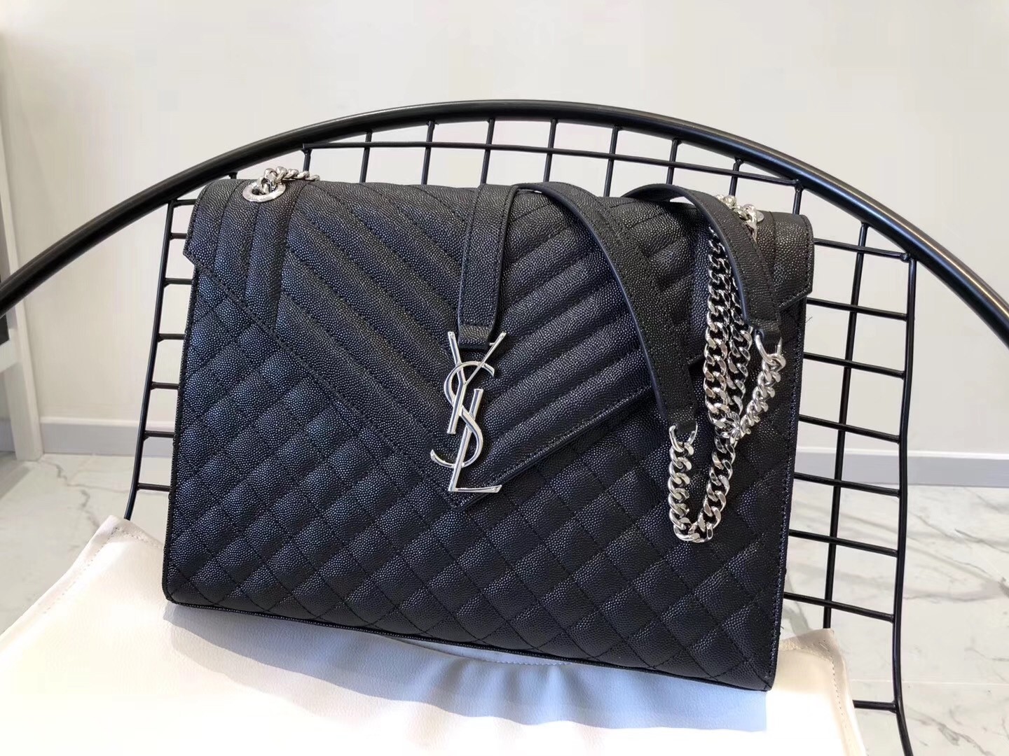 Sa**t Lau*nt envelope large bag in noir grained leather